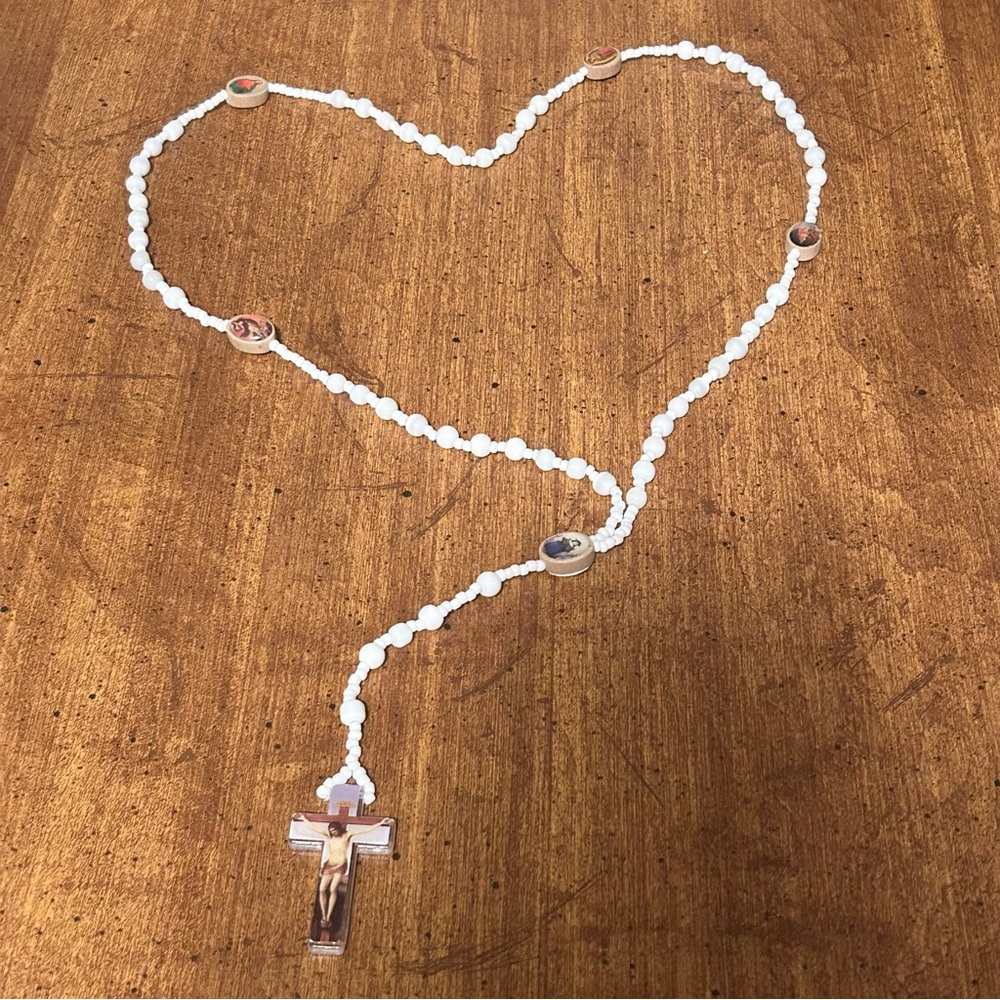 White Beaded Rosary Picture Beads of Jesus, Holy Family, Virgin Mary etc… NWOT